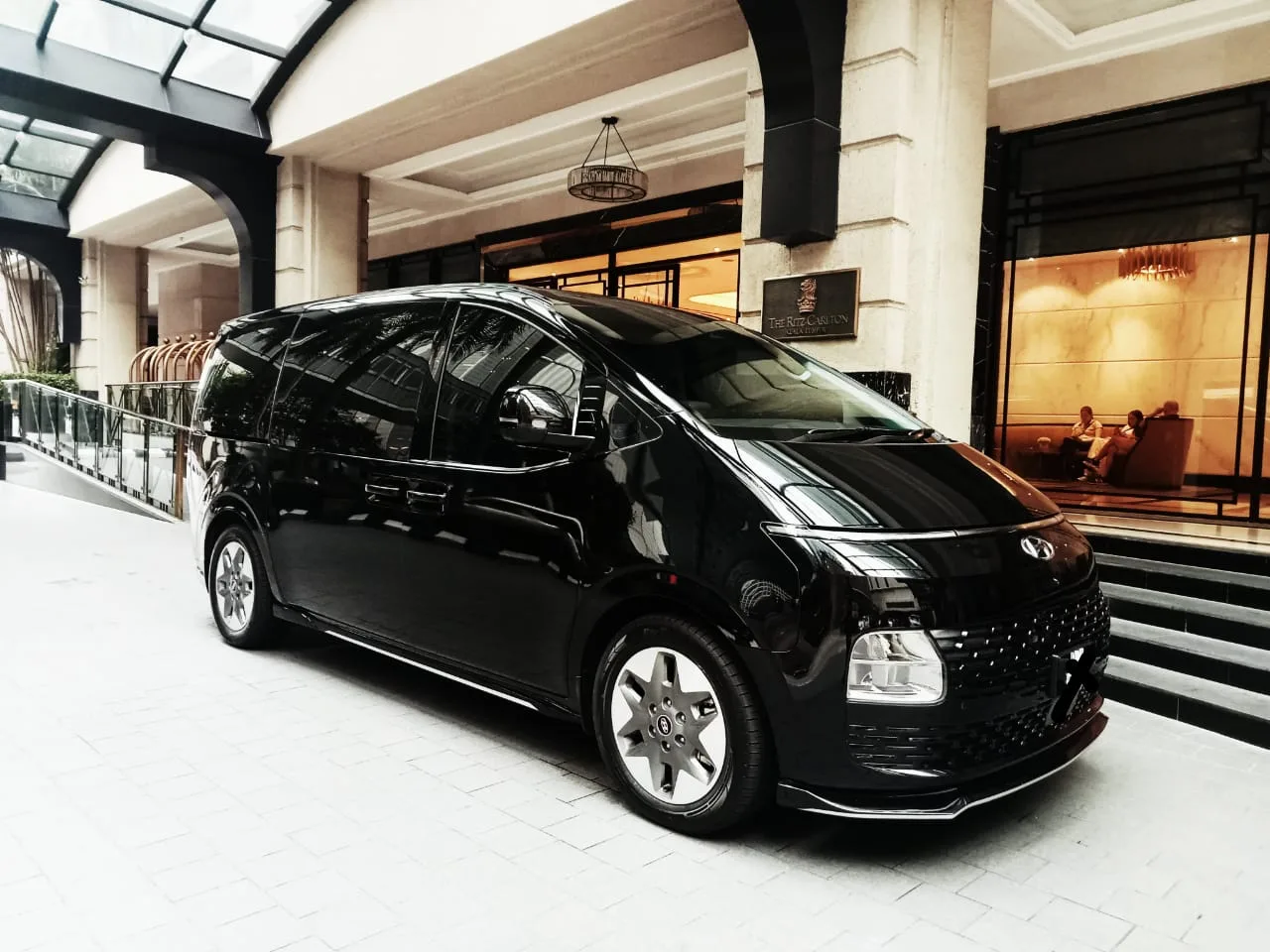 Hyundai Staria at Ritz-Carlton hotel entrance