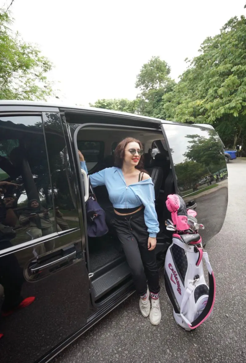 VIP golfer pickup with Alphard